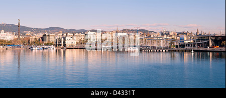 Port Vell di Barcellona nelle prime ore del mattino Foto Stock