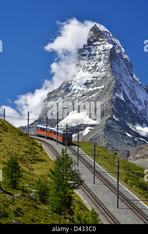 La Gornergratbahn è lungo il manometro mountain ferrovia a cremagliera. Essa conduce da Zermatt (1604 m), fino al Gornergrat. Foto Stock