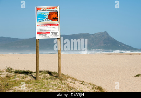 Correnti di rip segno di avvertimento su un Southern African beach. Western Cape Sud Africa Foto Stock