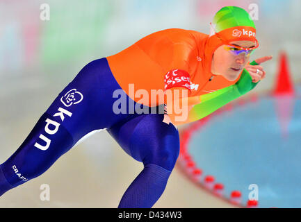 Velocità olandese Ireen skater Wuest in azione durante il 1000 m gara di pattinaggio di velocità di Coppa del Mondo a Erfurt, Germania, 03 marzo 2013. Foto: MARTIN SCHUTT Foto Stock