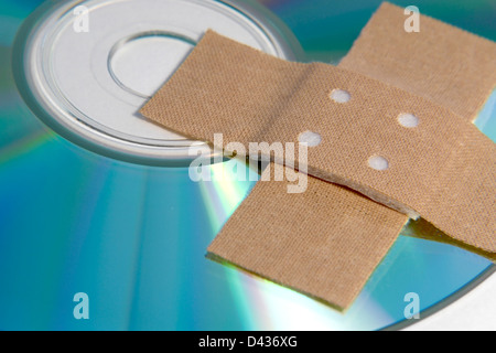 Salvataggio di dati con tema Band-aiuto e CD-ROM Foto Stock