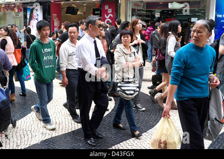 La folla vicino a Macao Town Square in Macau SAR, Cina Foto Stock