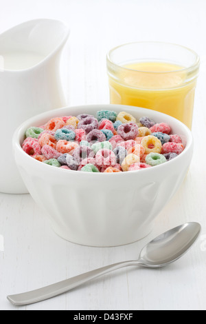 Deliziosi e nutrienti a base di frutta cereali anse sana e gustosa e divertente oltre a colazione per bambini Foto Stock