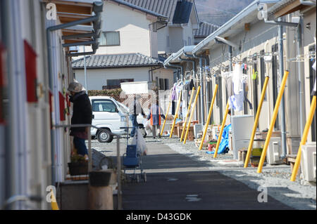 Febbraio 28, 2013, Minami-Soma City, Giappone - solo 350 famiglie, la maggior parte di esse le persone anziane, sono alloggiati in questo rifugio temporaneo in Minami-Soma, situato circa 36 km a nord della travagliata centrale nucleare, il 28 febbraio 2013. Quasi tre anni sono entrati e usciti dal momento che il 11 marzo 2011, disastro che ha distrutto gran parte della nazione del litorale nord-orientale con il mortale del terremoto e dello tsunami avvenuti seguita dal collasso del potere dell'impianto reattori. (Foto di Natsuki Sakai/AFLO) Foto Stock