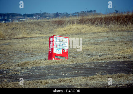 Febbraio 28, 2013, Minami-Soma City, Giappone - nulla è cambiato molto dopo quasi tre anni di dolori e di rabbia senza speranza e fine in vista in Minai-Soma, una sonnolenta cittadina situata a circa 240 km a nord est di Tokyo il 28 febbraio 2013. La città situata entro 20 km dalla travagliata centrale nucleare con reattori di runaway è devastato dopo i suoi residenti sono stati evacuati poco dopo il 11 marzo 2011, la catastrofe che ha devastato gran parte del Giappone del nordest. (Foto di Natsuki Sakai/AFLO) Foto Stock