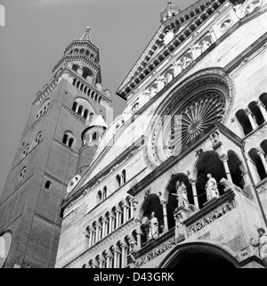 La facciata del duomo di Cremona (Duomo) Foto Stock