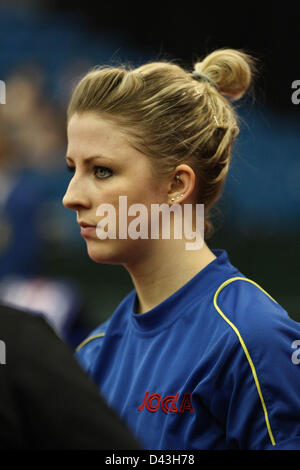 03.03.2013 Sheffield, in Inghilterra. Emma Vickers durante il womens semi-finale di partita della nazionale inglese di Ping Pong campionati dal Ponds Forge International Sports Centre. Foto Stock