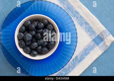 Vista ravvicinata di italiano di mirtilli organico in una ciotola Foto Stock