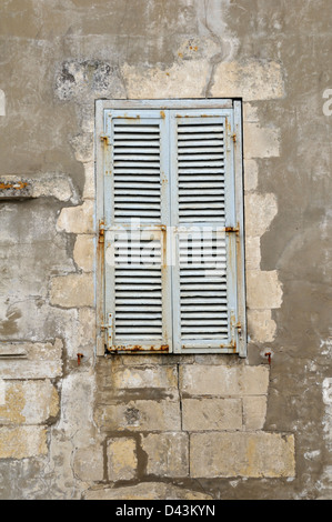 Close-up di finestra con persiane chiuse, Ile de Re, Francia Foto Stock