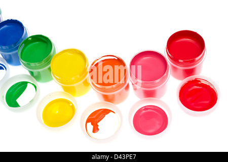 Multi-colore vernice gouache isolato su uno sfondo bianco Foto Stock