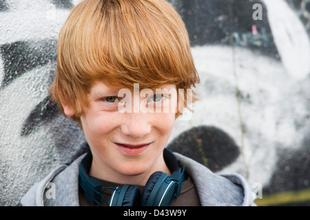 Close-up ritratto di ragazzo, Mannheim, Baden-Württemberg, Germania Foto Stock