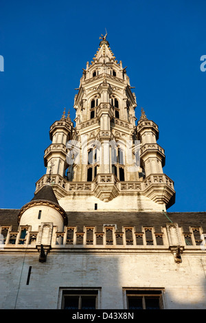 La torre del municipio Grand Place di Bruxelles Foto Stock