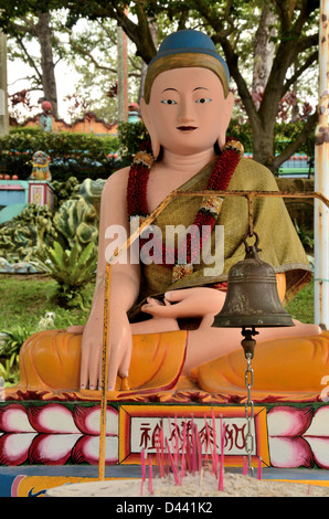 La meditazione Buddha nella posizione del loto Foto Stock