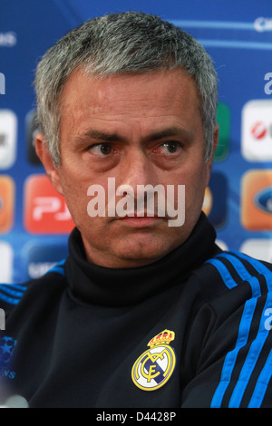 NICOSIA,Cipro,Marzo 26:Jose Mourinho durante la conferenza stampa della UEFA Champions League match tra Bologna e Real Madrid Foto Stock