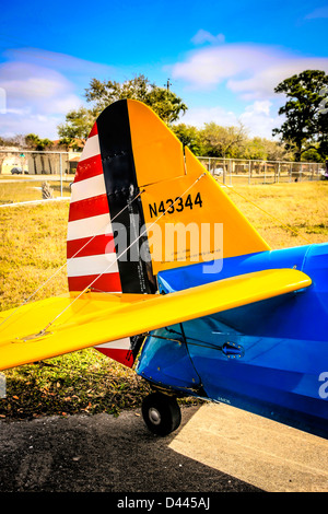 Il gruppo di timone di WWII US Army Air Corp PT-17 Stearman Piano di formazione presso l'aeroporto di Venezia open day Foto Stock