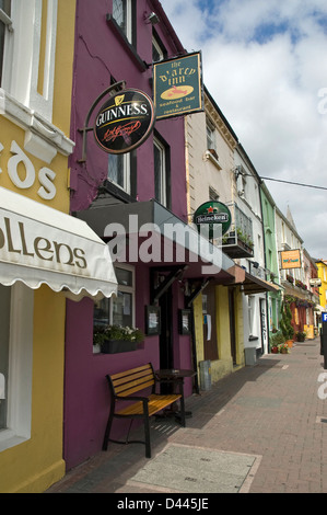 Strada principale Clifden Town, Connemara, Co Galway, Irlanda Foto Stock