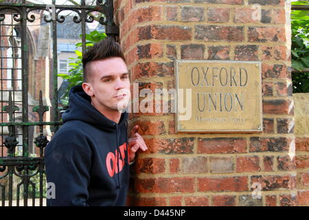 Oxford, UK 4 Marzo, 2013 .Gary Beadle, 25 stella del MTV reality show Geordie Shore arriva a Oxford Unione a parlare con i membri della Unione di Oxford. Credito Lusabia Petericardo/Alamy Live News Foto Stock