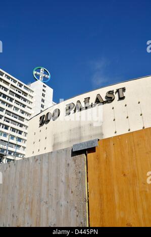 Vista dell'ex cinema Zoo Palast (Palazzo dello Zoo), attualmente in fase di ristrutturazione, a Berlino, Germania, 9 ottobre 2011. Fotoarchiv für ZeitgeschichteS.Steinach Foto Stock