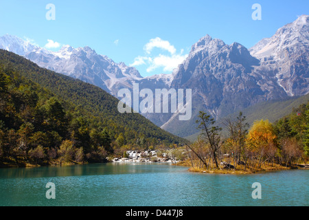 Paesaggio di montagna a Lijiang in Cina. Foto Stock