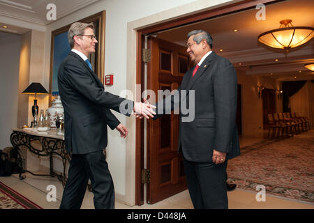 Berlino, Germania. 4 Marzo, 2013. Il Ministro degli esteri tedesco Guido Westerwelle incontra oggi il presidente indonesiano Susilo Bambang Yudhoyono presso l'Hotel Adlon per colloqui politici. Il focus della riunione sono un ulteriore sviluppo delle relazioni bilaterali e le ultime questioni regionali e internazionali. Credits: Credito: Gonçalo Silva / Alamy Live News. Foto Stock