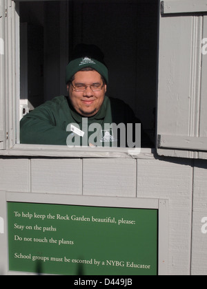 Servizi per i visitatori del rappresentante al New York Botanical Garden, Bronx, NY, STATI UNITI D'AMERICA, 23 Novembre, 2012 © Katharine Andriotis Foto Stock