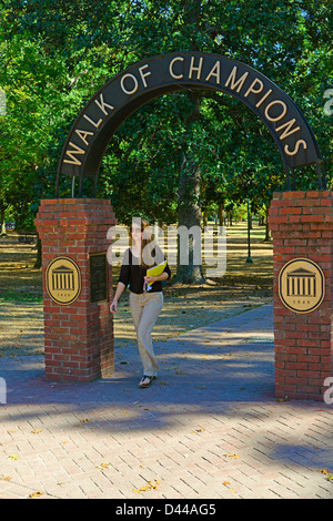 A piedi di Champions Ole Miss Università Campus Oxford Mississippi MS Foto Stock