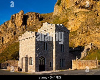 Casello su Marine Drive strada a pedaggio su the Great Orme in Llandudno North Wales UK che corre intorno al perimetro costiero Foto Stock