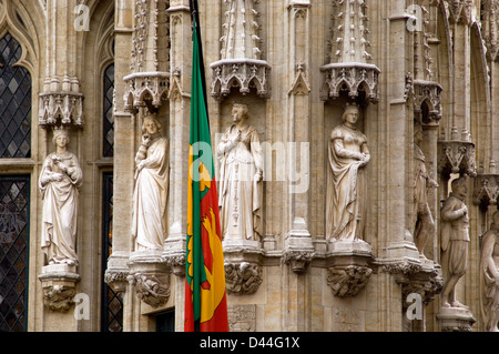Dettaglio di altamente facciata ornata di Municipio presso la Grand Place di Bruxelles Foto Stock