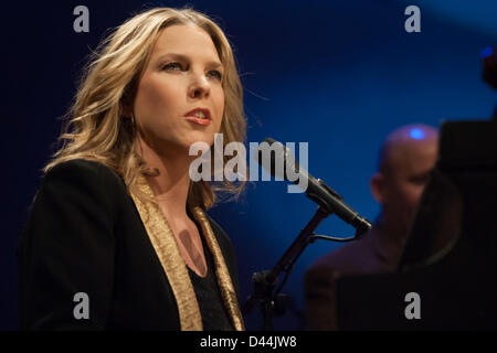 London Ontario, Canada - 4 marzo 2013. Canadian jazz cantante e pianista Diana Krall esegue a Budweiser giardini. Foto Stock