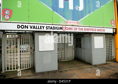 Sheffield, Regno Unito. Il 5 marzo 2013. Consiglio di Sheffield sono la chiusura di Don Valley Stadium come parte di £50m tagli al budget.Essi hanno intenzione di aprire nuovamente Woodbourn Road Stadium al costo di £150.000 lavori di rinnovo e di £ 70.000 un anno costo di funzionamento. Credito: Ian Francesco / Alamy Live News Foto Stock