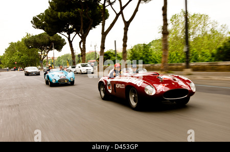 Automobili classiche su strada, la Mille Miglia la vettura da gara, Italia, 2008 Foto Stock