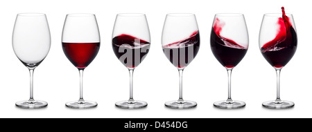 Riga di rosso bicchieri da vino pieno, vuoto e con spruzzi. Foto Stock