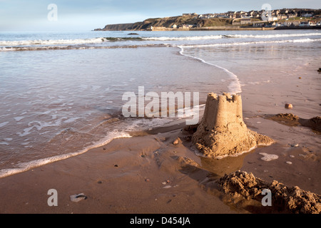 Spettacolare spiaggia e castello di sabbia a Cullen, murene, Scozia.UK. L'Europa. Foto Stock