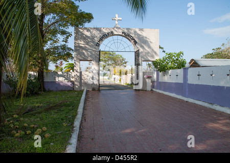 Ingresso di un cimitero di Bocas del Toro. Foto Stock