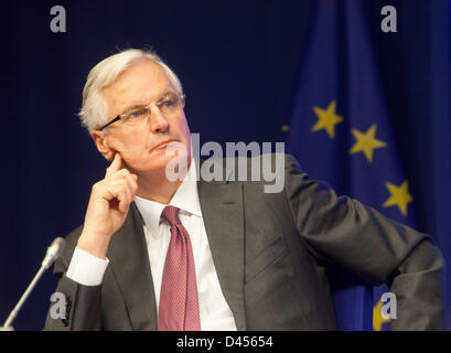 Bruxelles, Belgio. Il 5 marzo 2013. Il commissario europeo per il mercato interno e i servizi Michel Barnier ha illustrato nel corso di una conferenza stampa dopo la riunione del Consiglio Ecofin. Credito: Bernal Ripristina/Alamy Live News Foto Stock