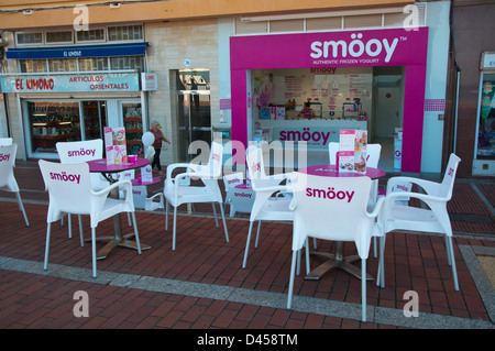 Smooye frozen yogurt posto sul Paseo Canteras passeggiata sulla spiaggia di Santa Catalina quartiere Las Palmas città Gran Canaria Spagna Foto Stock