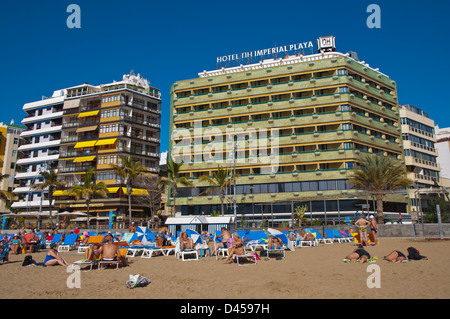 Playa de las canteras spiaggia di fronte all' Hotel Imperial Playa a Santa Catalina quartiere Las Palmas de Gran Canaria Spagna Foto Stock