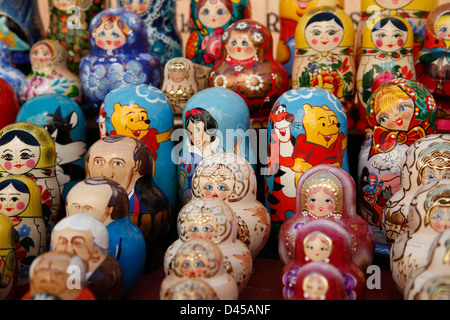 Negozio di souvenir, Matroschka Puppen, Russian nesting dolls, Riga, Lettonia Foto Stock