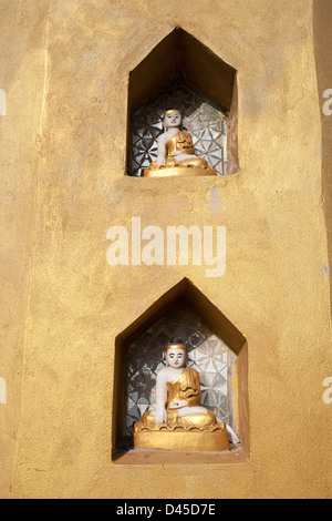 Santuari e gli stupa in cima Mt Poppa Birmania Myanmar Foto Stock