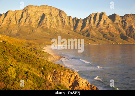 Una vista di Kogel Bay da Clarence Drive, vicino a Gordon's Bay, Sud Africa. Foto Stock