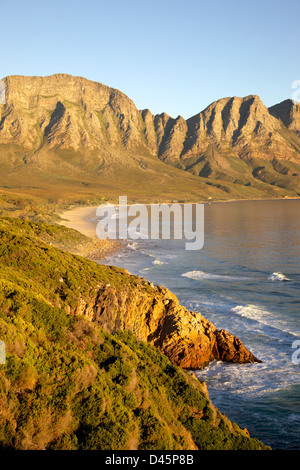 Una vista di Kogel Bay da Clarence Drive, vicino a Gordon's Bay, Sud Africa. Foto Stock