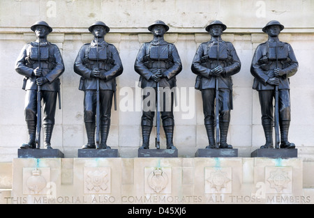 Londra, Inghilterra, Regno Unito. Le guardie Memorial divisionale (Harold Charlton Bradshaw / Gilbert Ledward; 1926) nella sfilata delle Guardie a Cavallo. Foto Stock