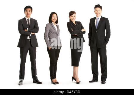 A piena lunghezza ritratto in studio di cinesi Team aziendale Foto Stock