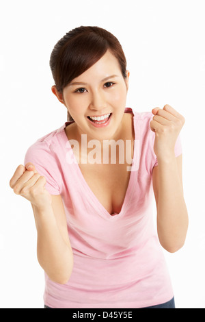 Studio shot di Excited donna cinese celebra Foto Stock