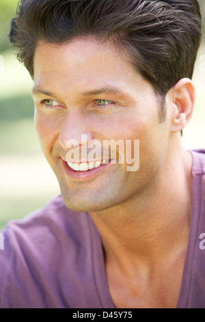 Outdoor Ritratto di Uomo sorridente Foto Stock