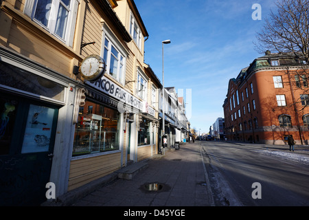 Storgata Tromso principale strada pedonale dello shopping di Troms Norvegia europa Foto Stock