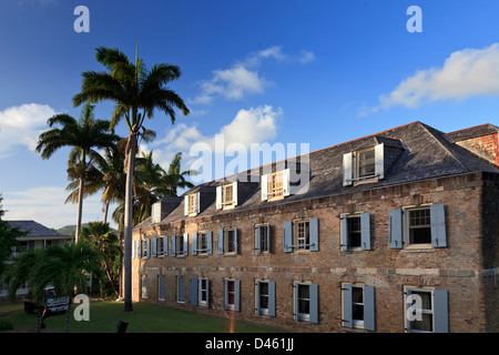 Caraibi Antigua e Barbuda, Storico di Nelson's Dockyard, rame antico e legname edificio del negozio Foto Stock