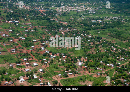 Repubblica Centrafricana. Agosto 2012. In volo per Obo. Vista aerea della piccola città Foto Stock