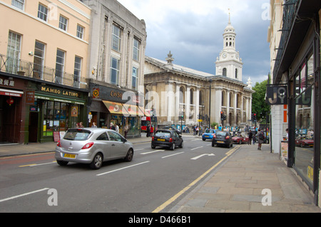 Negozi e ristoranti sulla strada di Nelson a Greenwich, Londra, Inghilterra. Editoriale solo il 24 giugno 2011 Foto Stock