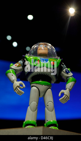 L'action figure di Buzz Lightyear è stata esposta al National Air and Space Museum di Washington, D.C. come parte di una mostra che mette in evidenza l'intersezione tra l'esplorazione spaziale e la cultura pop. Foto Stock